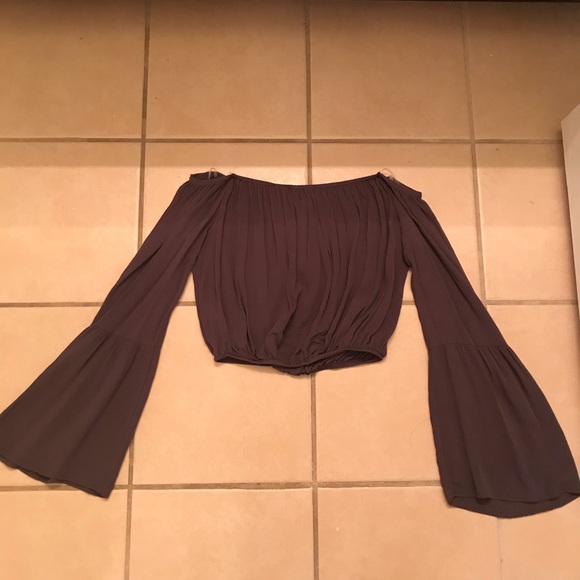 Olive off shoulder top from American threads - Picture 3 of 3